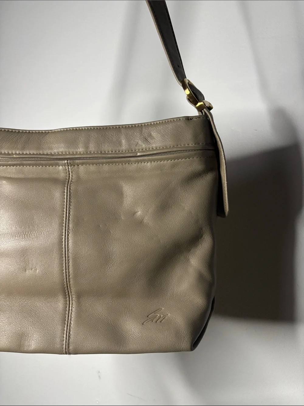 Stone Mountain Neutral Gray Leather Shoulder Bag Gold Hardware Vintage